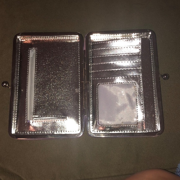 Clutch - Picture 2 of 3